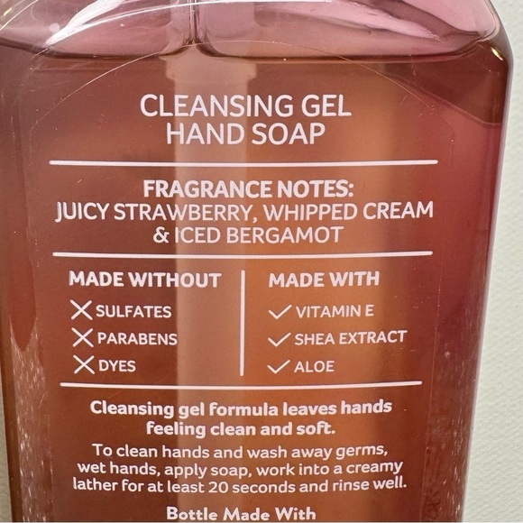 Bath and Body Works Winter Hand Soap Magic in the Air & Strawberry Snowflakes - Picture 5 of 5